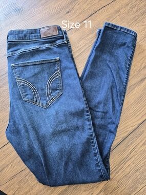 Hollister Women's Skinny Jeans in Indigo Blue Wash